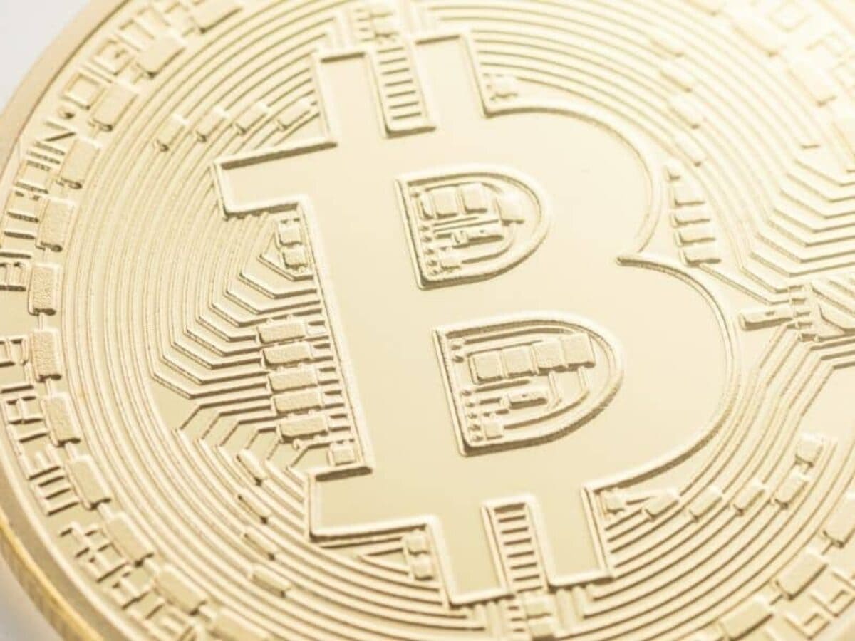„Bitcoin“ pasiekė palaikymą beveik 57 900 USD